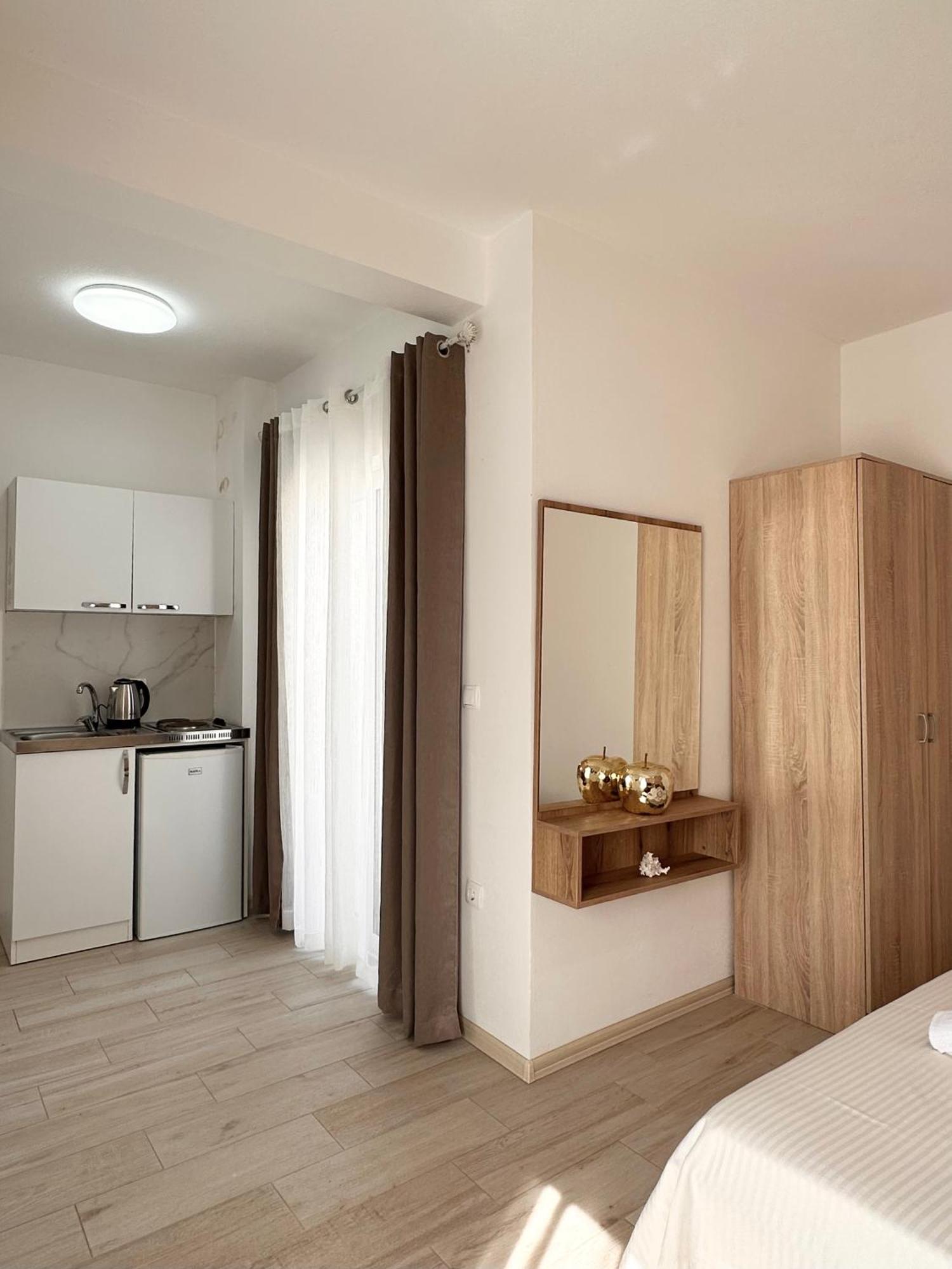 Apartmens Xhenis Lux Ulcinj Exterior photo
