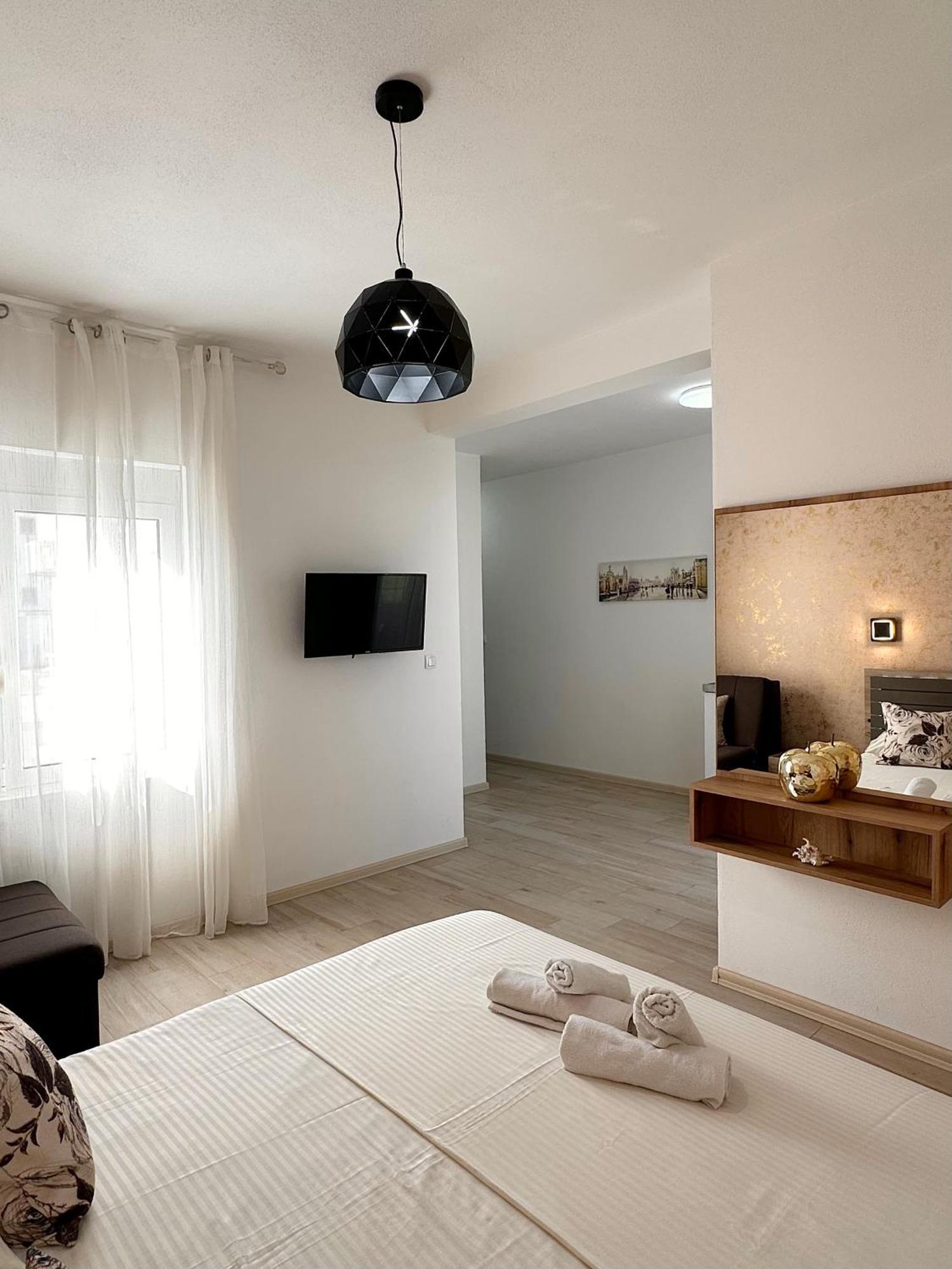 Apartmens Xhenis Lux Ulcinj Exterior photo