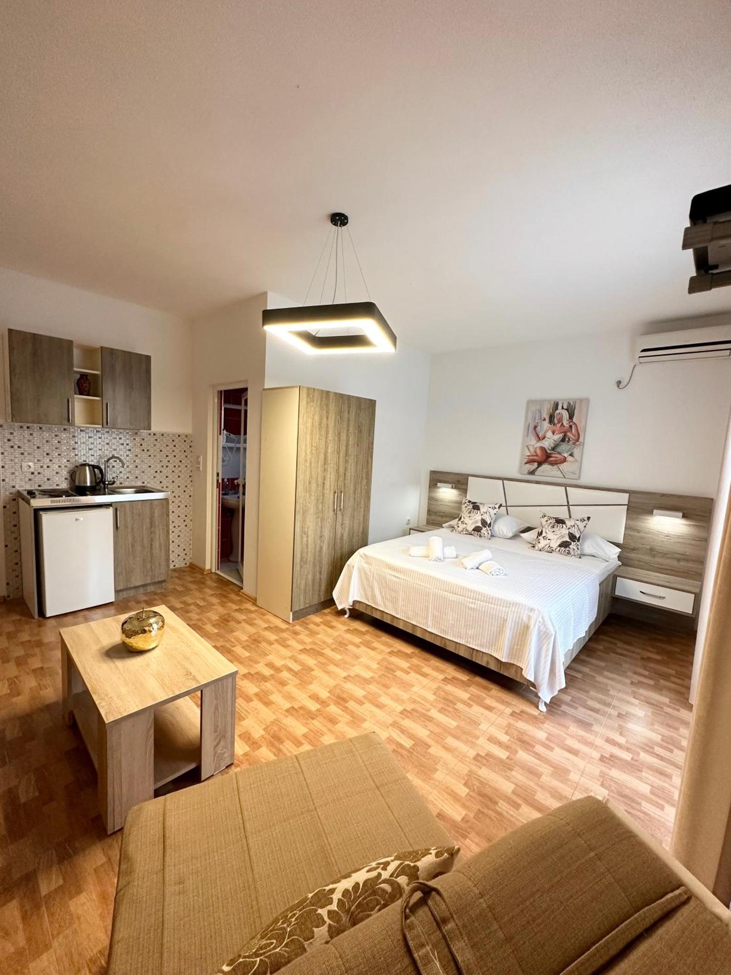 Apartmens Xhenis Lux Ulcinj Exterior photo