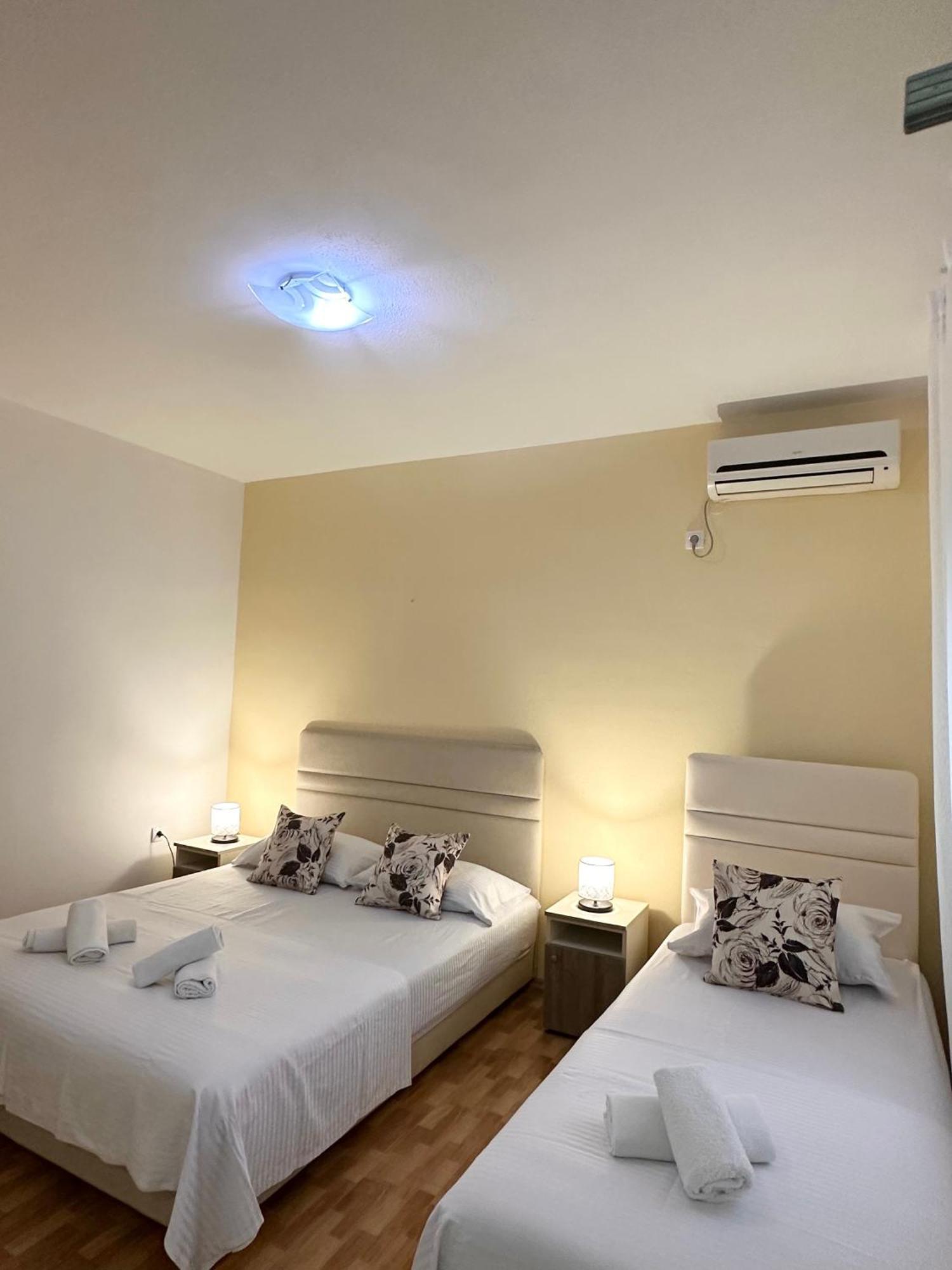 Apartmens Xhenis Lux Ulcinj Exterior photo